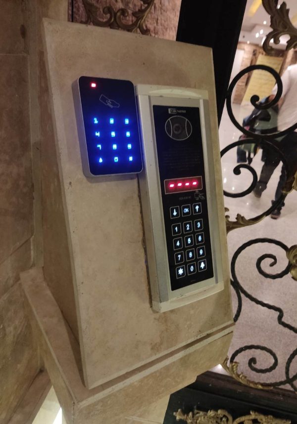 اکسس کنترل مایفر SH460M9 هوشمند vip (رمز ، کارت ، سیم‌کارت) ۹ کانال با پنل تاچ - تصویر 3